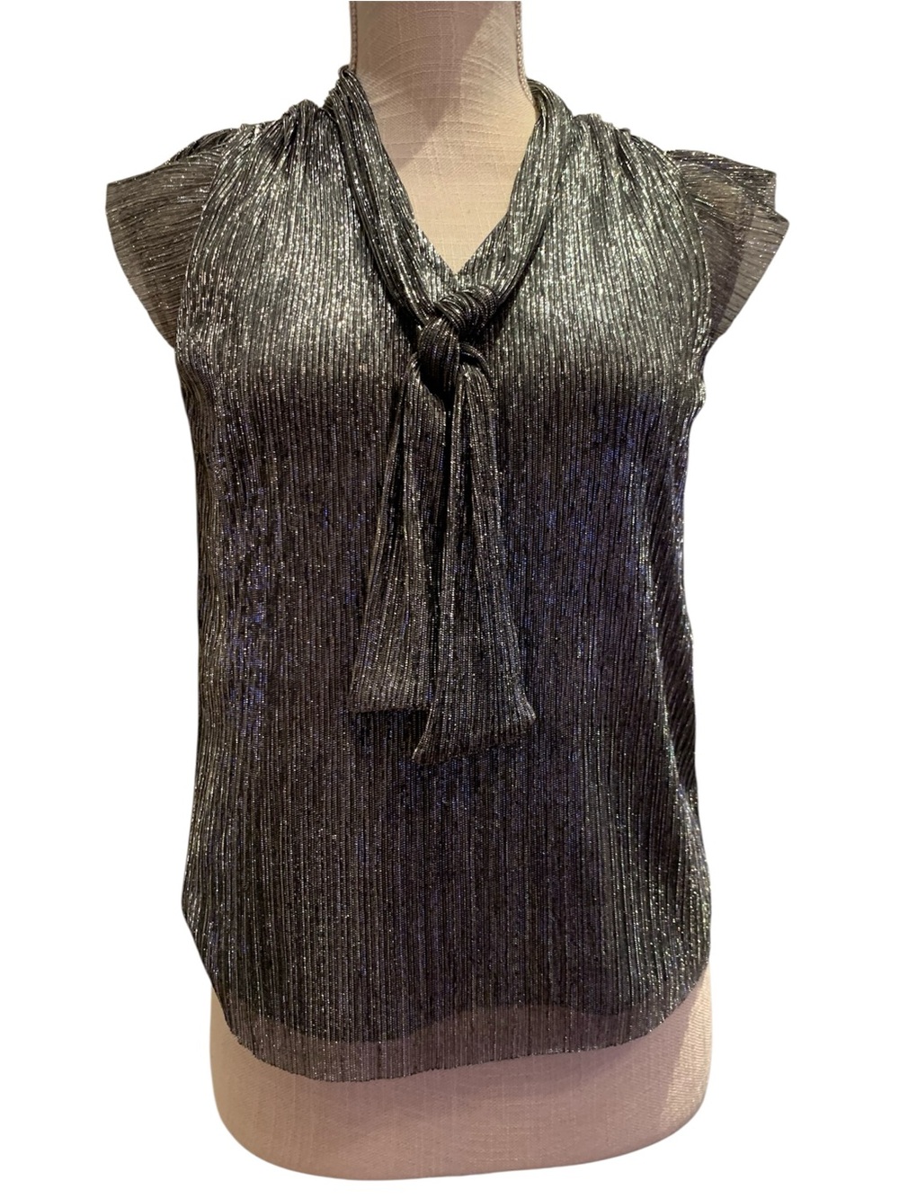 🩷BANANA REPUBLIC🩷NWT! SLEEVELESS ELEGANT CLASSICAL STYLE TIE BLOUSE.